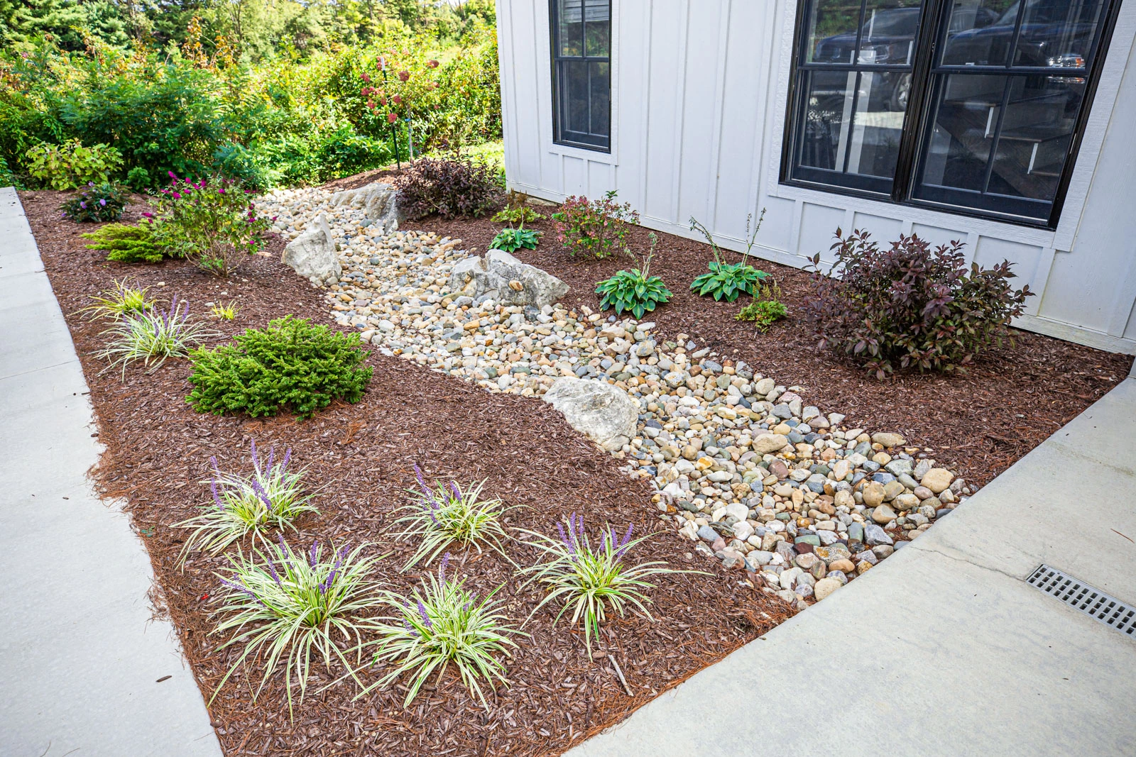 river-rock-river-with-mulch